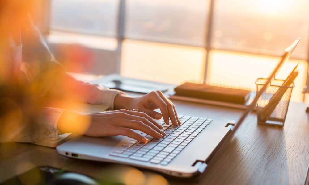 Co to jest Internet światłowodowy? Wyjaśniamy